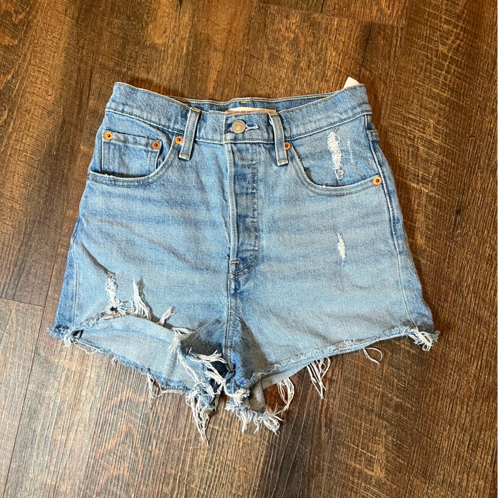 Levi’s ribcage short distressed frayed hem Jean shorts 26